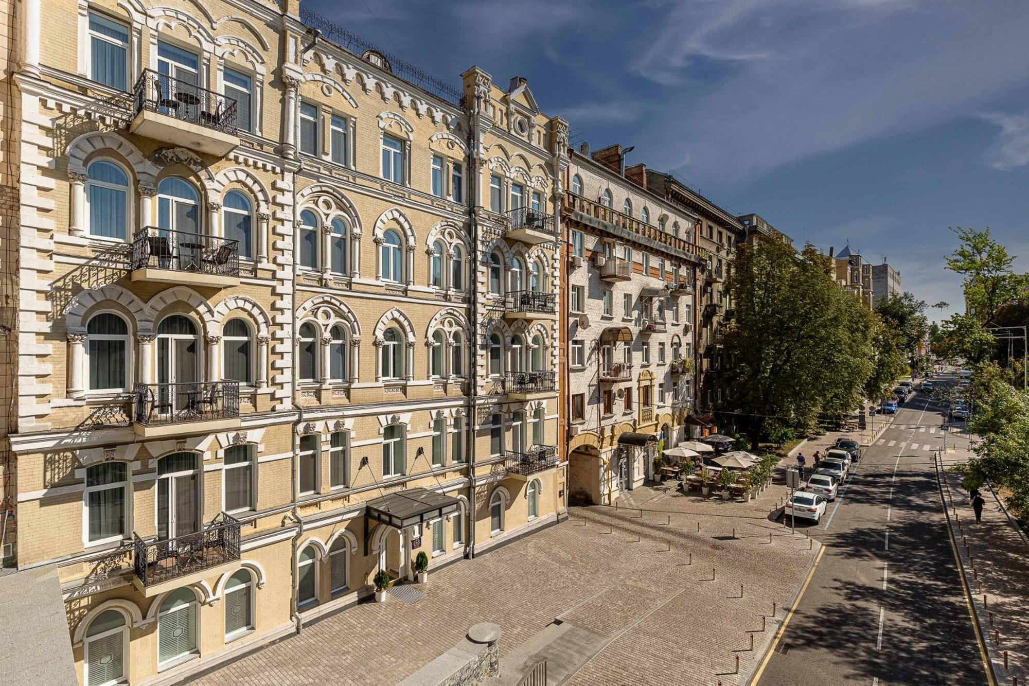 Queen Bee Hotel Kyiv Exterior photo